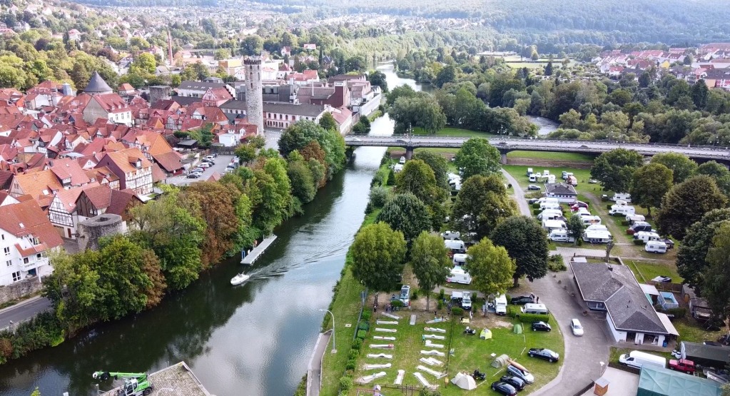 Luftbild des Campingplatzes mit der Werra